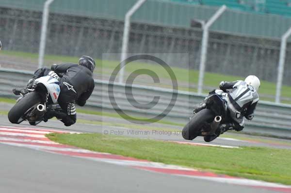 Motorcycle action photographs;Silverstone circuit;Silverstone photographs;Trackday digital images;event digital images;eventdigitalimages;no limits trackday;peter wileman photography;rockingham towcester northamptonshire;trackday;trackday photos