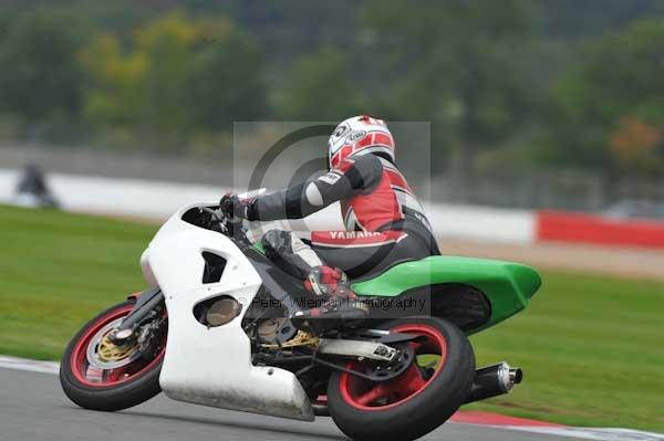 Motorcycle action photographs;Silverstone circuit;Silverstone photographs;Trackday digital images;event digital images;eventdigitalimages;no limits trackday;peter wileman photography;rockingham towcester northamptonshire;trackday;trackday photos