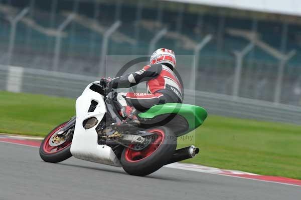 Motorcycle action photographs;Silverstone circuit;Silverstone photographs;Trackday digital images;event digital images;eventdigitalimages;no limits trackday;peter wileman photography;rockingham towcester northamptonshire;trackday;trackday photos