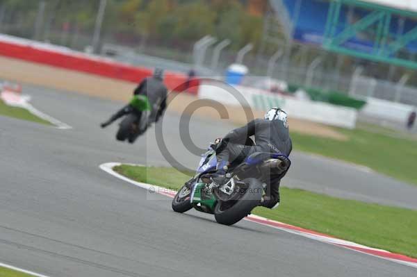 Motorcycle action photographs;Silverstone circuit;Silverstone photographs;Trackday digital images;event digital images;eventdigitalimages;no limits trackday;peter wileman photography;rockingham towcester northamptonshire;trackday;trackday photos