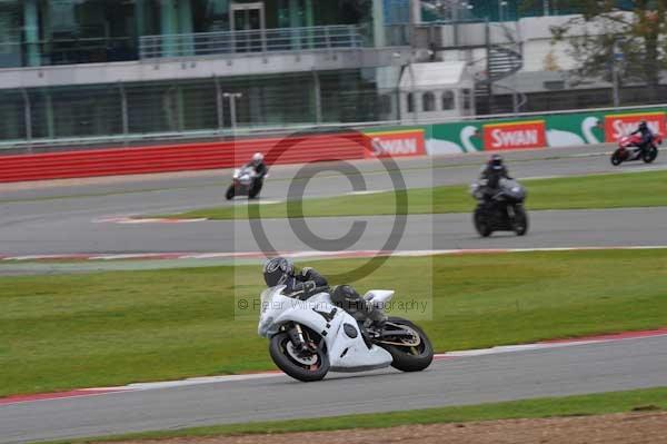 Motorcycle action photographs;Silverstone circuit;Silverstone photographs;Trackday digital images;event digital images;eventdigitalimages;no limits trackday;peter wileman photography;rockingham towcester northamptonshire;trackday;trackday photos