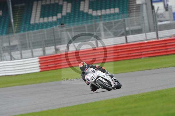 Motorcycle action photographs;Silverstone circuit;Silverstone photographs;Trackday digital images;event digital images;eventdigitalimages;no limits trackday;peter wileman photography;rockingham towcester northamptonshire;trackday;trackday photos