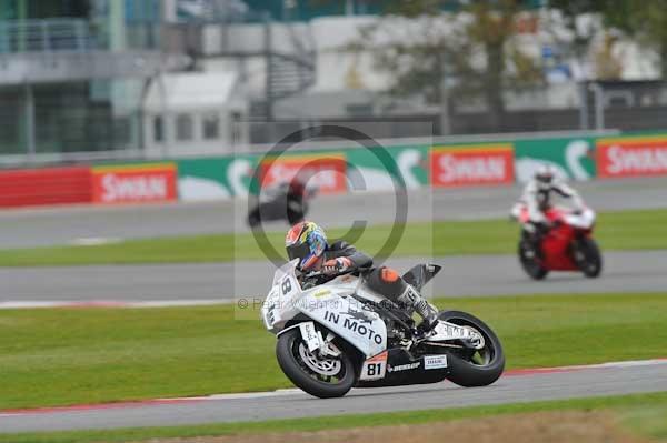 Motorcycle action photographs;Silverstone circuit;Silverstone photographs;Trackday digital images;event digital images;eventdigitalimages;no limits trackday;peter wileman photography;rockingham towcester northamptonshire;trackday;trackday photos