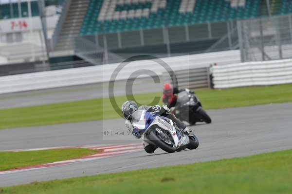 Motorcycle action photographs;Silverstone circuit;Silverstone photographs;Trackday digital images;event digital images;eventdigitalimages;no limits trackday;peter wileman photography;rockingham towcester northamptonshire;trackday;trackday photos