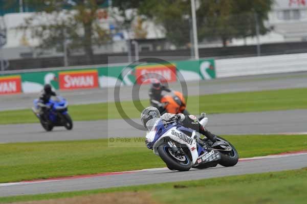 Motorcycle action photographs;Silverstone circuit;Silverstone photographs;Trackday digital images;event digital images;eventdigitalimages;no limits trackday;peter wileman photography;rockingham towcester northamptonshire;trackday;trackday photos