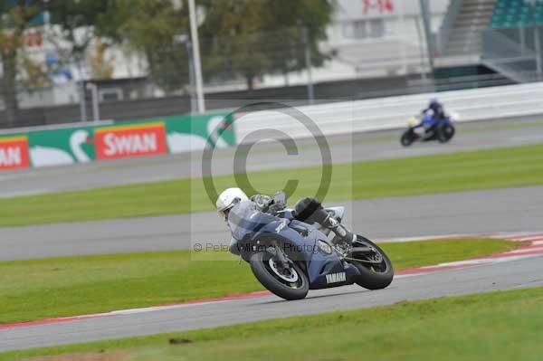 Motorcycle action photographs;Silverstone circuit;Silverstone photographs;Trackday digital images;event digital images;eventdigitalimages;no limits trackday;peter wileman photography;rockingham towcester northamptonshire;trackday;trackday photos