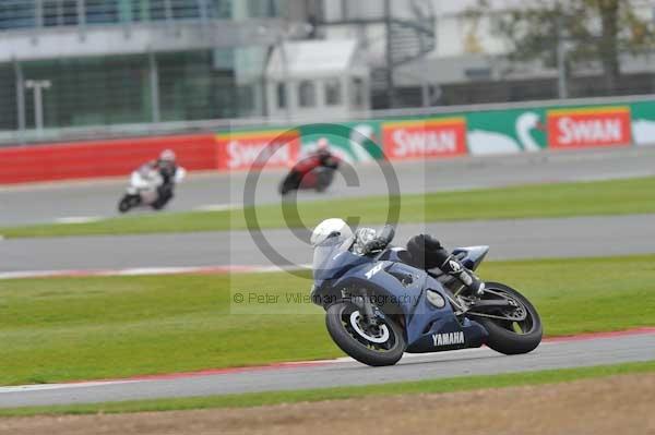 Motorcycle action photographs;Silverstone circuit;Silverstone photographs;Trackday digital images;event digital images;eventdigitalimages;no limits trackday;peter wileman photography;rockingham towcester northamptonshire;trackday;trackday photos