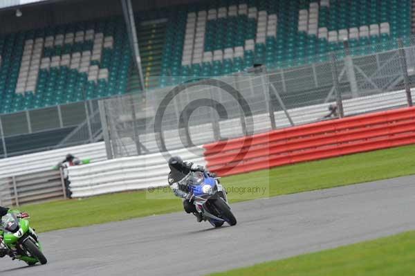 Motorcycle action photographs;Silverstone circuit;Silverstone photographs;Trackday digital images;event digital images;eventdigitalimages;no limits trackday;peter wileman photography;rockingham towcester northamptonshire;trackday;trackday photos