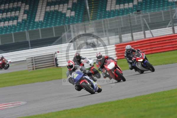 Motorcycle action photographs;Silverstone circuit;Silverstone photographs;Trackday digital images;event digital images;eventdigitalimages;no limits trackday;peter wileman photography;rockingham towcester northamptonshire;trackday;trackday photos