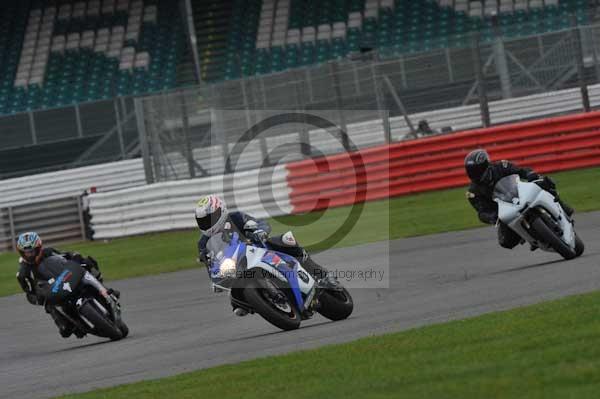 Motorcycle action photographs;Silverstone circuit;Silverstone photographs;Trackday digital images;event digital images;eventdigitalimages;no limits trackday;peter wileman photography;rockingham towcester northamptonshire;trackday;trackday photos