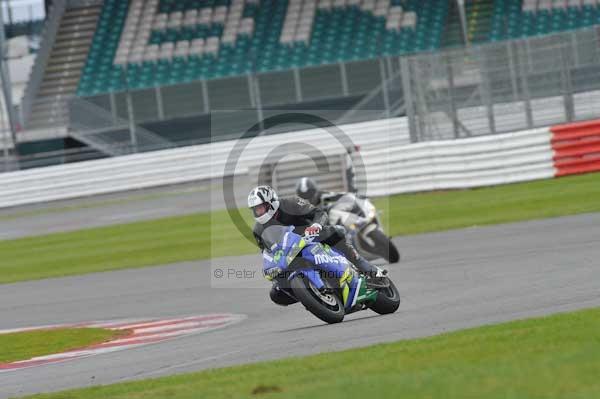 Motorcycle action photographs;Silverstone circuit;Silverstone photographs;Trackday digital images;event digital images;eventdigitalimages;no limits trackday;peter wileman photography;rockingham towcester northamptonshire;trackday;trackday photos