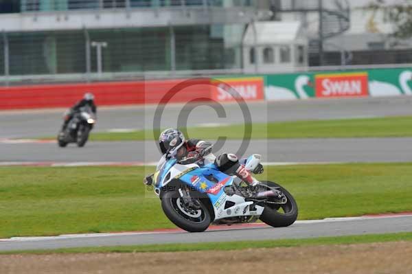 Motorcycle action photographs;Silverstone circuit;Silverstone photographs;Trackday digital images;event digital images;eventdigitalimages;no limits trackday;peter wileman photography;rockingham towcester northamptonshire;trackday;trackday photos