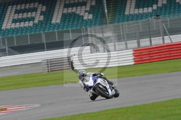Motorcycle action photographs;Silverstone circuit;Silverstone photographs;Trackday digital images;event digital images;eventdigitalimages;no limits trackday;peter wileman photography;rockingham towcester northamptonshire;trackday;trackday photos