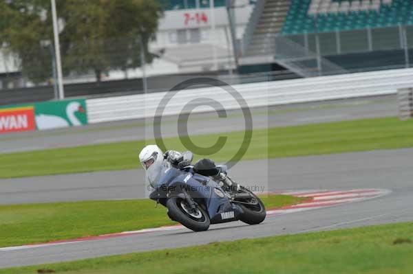 Motorcycle action photographs;Silverstone circuit;Silverstone photographs;Trackday digital images;event digital images;eventdigitalimages;no limits trackday;peter wileman photography;rockingham towcester northamptonshire;trackday;trackday photos