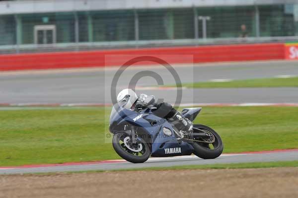 Motorcycle action photographs;Silverstone circuit;Silverstone photographs;Trackday digital images;event digital images;eventdigitalimages;no limits trackday;peter wileman photography;rockingham towcester northamptonshire;trackday;trackday photos