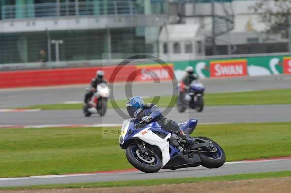 Motorcycle action photographs;Silverstone circuit;Silverstone photographs;Trackday digital images;event digital images;eventdigitalimages;no limits trackday;peter wileman photography;rockingham towcester northamptonshire;trackday;trackday photos
