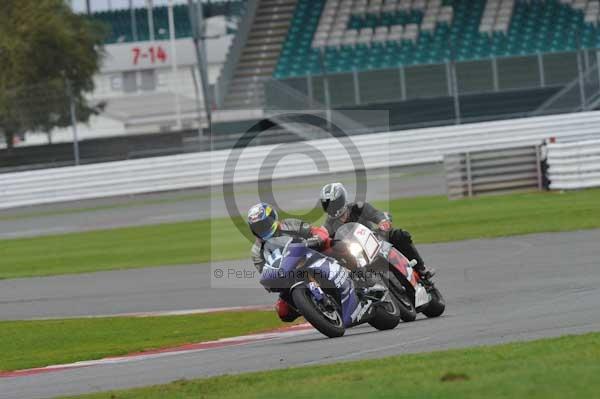 Motorcycle action photographs;Silverstone circuit;Silverstone photographs;Trackday digital images;event digital images;eventdigitalimages;no limits trackday;peter wileman photography;rockingham towcester northamptonshire;trackday;trackday photos
