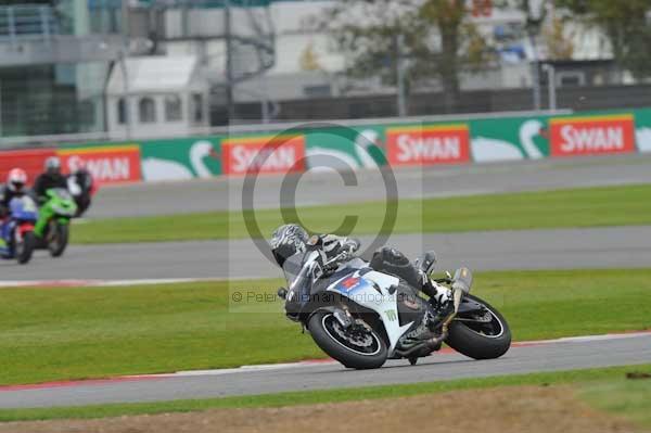 Motorcycle action photographs;Silverstone circuit;Silverstone photographs;Trackday digital images;event digital images;eventdigitalimages;no limits trackday;peter wileman photography;rockingham towcester northamptonshire;trackday;trackday photos