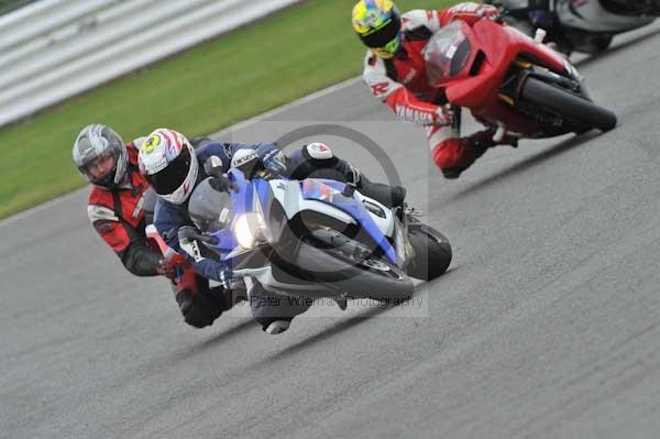 Motorcycle action photographs;Silverstone circuit;Silverstone photographs;Trackday digital images;event digital images;eventdigitalimages;no limits trackday;peter wileman photography;rockingham towcester northamptonshire;trackday;trackday photos