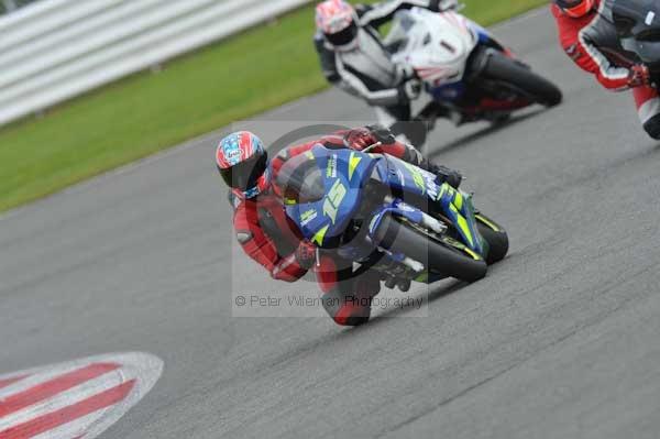 Motorcycle action photographs;Silverstone circuit;Silverstone photographs;Trackday digital images;event digital images;eventdigitalimages;no limits trackday;peter wileman photography;rockingham towcester northamptonshire;trackday;trackday photos