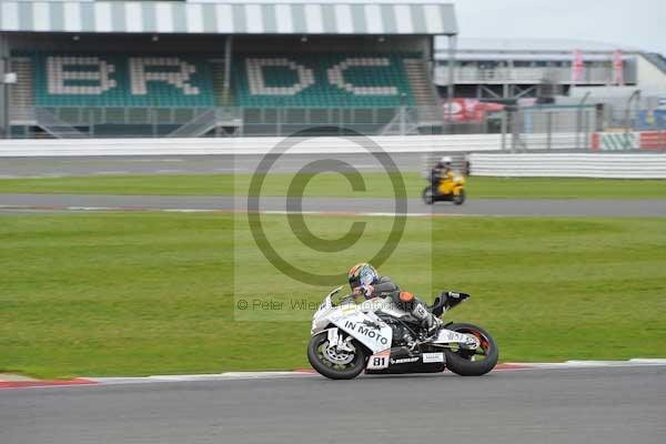 Motorcycle action photographs;Silverstone circuit;Silverstone photographs;Trackday digital images;event digital images;eventdigitalimages;no limits trackday;peter wileman photography;rockingham towcester northamptonshire;trackday;trackday photos