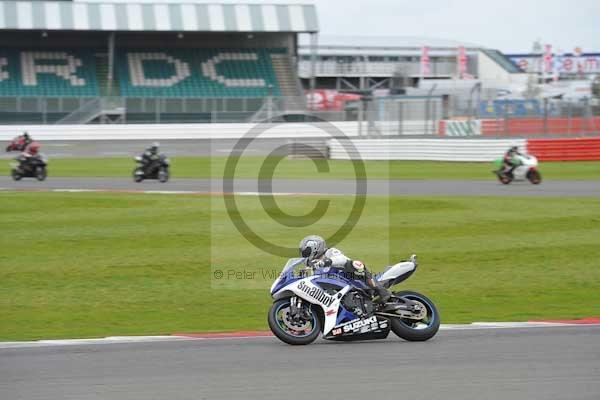 Motorcycle action photographs;Silverstone circuit;Silverstone photographs;Trackday digital images;event digital images;eventdigitalimages;no limits trackday;peter wileman photography;rockingham towcester northamptonshire;trackday;trackday photos