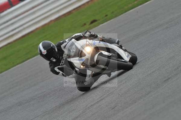Motorcycle action photographs;Silverstone circuit;Silverstone photographs;Trackday digital images;event digital images;eventdigitalimages;no limits trackday;peter wileman photography;rockingham towcester northamptonshire;trackday;trackday photos