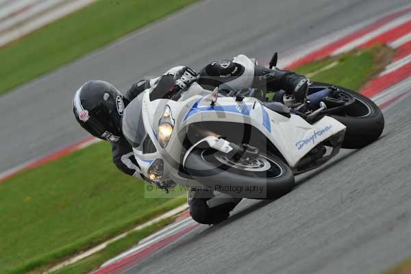 Motorcycle action photographs;Silverstone circuit;Silverstone photographs;Trackday digital images;event digital images;eventdigitalimages;no limits trackday;peter wileman photography;rockingham towcester northamptonshire;trackday;trackday photos