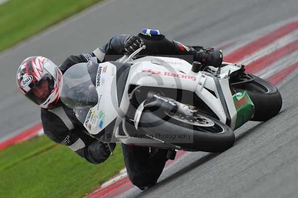 Motorcycle action photographs;Silverstone circuit;Silverstone photographs;Trackday digital images;event digital images;eventdigitalimages;no limits trackday;peter wileman photography;rockingham towcester northamptonshire;trackday;trackday photos