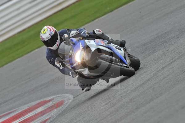 Motorcycle action photographs;Silverstone circuit;Silverstone photographs;Trackday digital images;event digital images;eventdigitalimages;no limits trackday;peter wileman photography;rockingham towcester northamptonshire;trackday;trackday photos