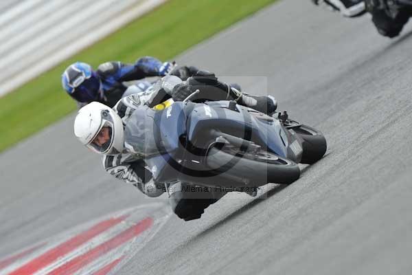 Motorcycle action photographs;Silverstone circuit;Silverstone photographs;Trackday digital images;event digital images;eventdigitalimages;no limits trackday;peter wileman photography;rockingham towcester northamptonshire;trackday;trackday photos