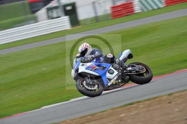 Motorcycle action photographs;Silverstone circuit;Silverstone photographs;Trackday digital images;event digital images;eventdigitalimages;no limits trackday;peter wileman photography;rockingham towcester northamptonshire;trackday;trackday photos