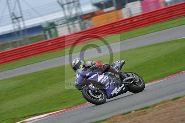 Motorcycle action photographs;Silverstone circuit;Silverstone photographs;Trackday digital images;event digital images;eventdigitalimages;no limits trackday;peter wileman photography;rockingham towcester northamptonshire;trackday;trackday photos