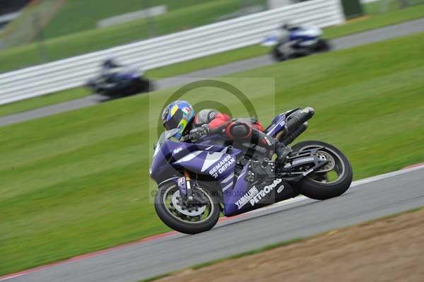 Motorcycle action photographs;Silverstone circuit;Silverstone photographs;Trackday digital images;event digital images;eventdigitalimages;no limits trackday;peter wileman photography;rockingham towcester northamptonshire;trackday;trackday photos