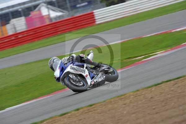Motorcycle action photographs;Silverstone circuit;Silverstone photographs;Trackday digital images;event digital images;eventdigitalimages;no limits trackday;peter wileman photography;rockingham towcester northamptonshire;trackday;trackday photos