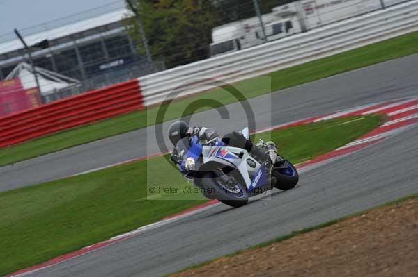 Motorcycle action photographs;Silverstone circuit;Silverstone photographs;Trackday digital images;event digital images;eventdigitalimages;no limits trackday;peter wileman photography;rockingham towcester northamptonshire;trackday;trackday photos
