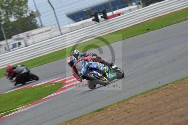 Motorcycle action photographs;Silverstone circuit;Silverstone photographs;Trackday digital images;event digital images;eventdigitalimages;no limits trackday;peter wileman photography;rockingham towcester northamptonshire;trackday;trackday photos