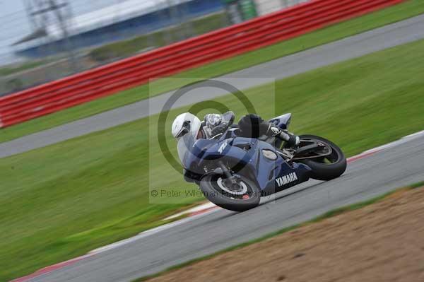 Motorcycle action photographs;Silverstone circuit;Silverstone photographs;Trackday digital images;event digital images;eventdigitalimages;no limits trackday;peter wileman photography;rockingham towcester northamptonshire;trackday;trackday photos