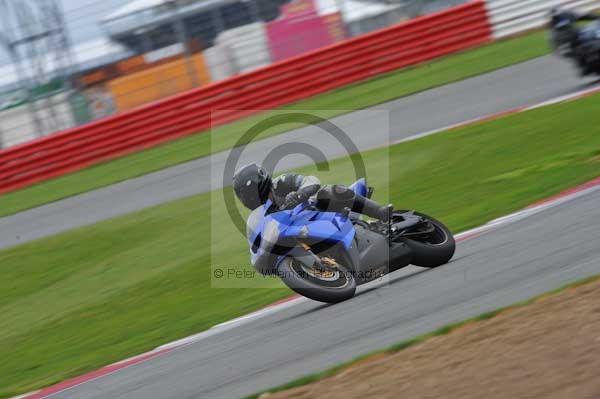 Motorcycle action photographs;Silverstone circuit;Silverstone photographs;Trackday digital images;event digital images;eventdigitalimages;no limits trackday;peter wileman photography;rockingham towcester northamptonshire;trackday;trackday photos