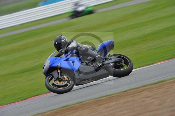 Motorcycle action photographs;Silverstone circuit;Silverstone photographs;Trackday digital images;event digital images;eventdigitalimages;no limits trackday;peter wileman photography;rockingham towcester northamptonshire;trackday;trackday photos