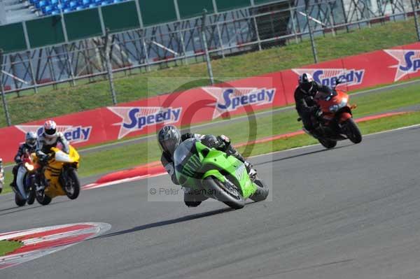 Motorcycle action photographs;Silverstone circuit;Silverstone photographs;Trackday digital images;event digital images;eventdigitalimages;no limits trackday;peter wileman photography;rockingham towcester northamptonshire;trackday;trackday photos