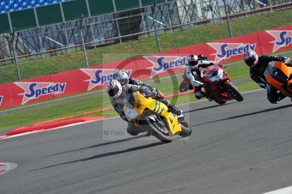 Motorcycle action photographs;Silverstone circuit;Silverstone photographs;Trackday digital images;event digital images;eventdigitalimages;no limits trackday;peter wileman photography;rockingham towcester northamptonshire;trackday;trackday photos