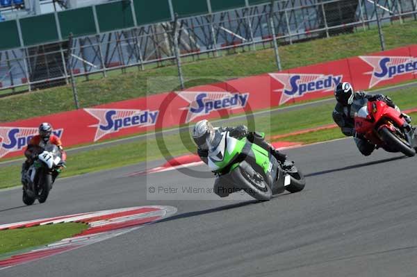 Motorcycle action photographs;Silverstone circuit;Silverstone photographs;Trackday digital images;event digital images;eventdigitalimages;no limits trackday;peter wileman photography;rockingham towcester northamptonshire;trackday;trackday photos