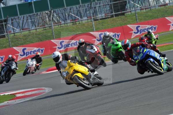 Motorcycle action photographs;Silverstone circuit;Silverstone photographs;Trackday digital images;event digital images;eventdigitalimages;no limits trackday;peter wileman photography;rockingham towcester northamptonshire;trackday;trackday photos
