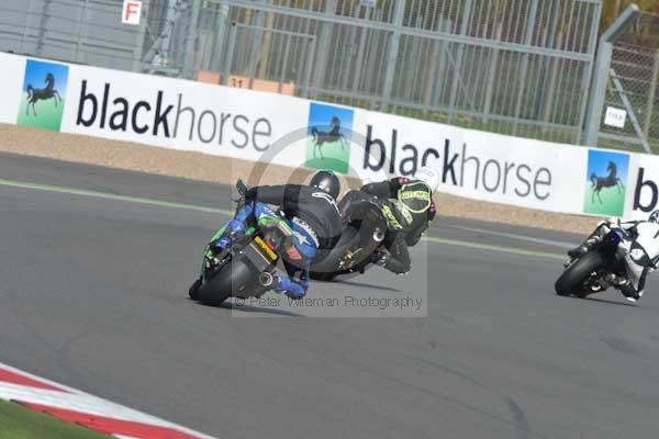 Motorcycle action photographs;Silverstone circuit;Silverstone photographs;Trackday digital images;event digital images;eventdigitalimages;no limits trackday;peter wileman photography;rockingham towcester northamptonshire;trackday;trackday photos