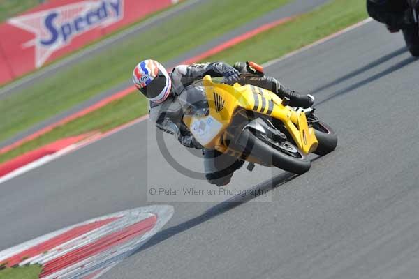 Motorcycle action photographs;Silverstone circuit;Silverstone photographs;Trackday digital images;event digital images;eventdigitalimages;no limits trackday;peter wileman photography;rockingham towcester northamptonshire;trackday;trackday photos