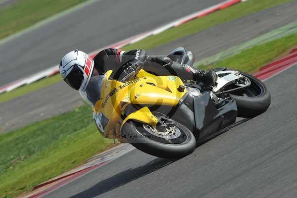 Motorcycle action photographs;Silverstone circuit;Silverstone photographs;Trackday digital images;event digital images;eventdigitalimages;no limits trackday;peter wileman photography;rockingham towcester northamptonshire;trackday;trackday photos