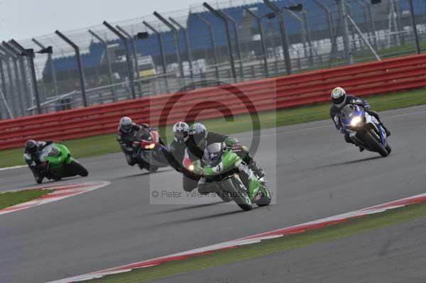 Motorcycle action photographs;Silverstone circuit;Silverstone photographs;Trackday digital images;event digital images;eventdigitalimages;no limits trackday;peter wileman photography;rockingham towcester northamptonshire;trackday;trackday photos