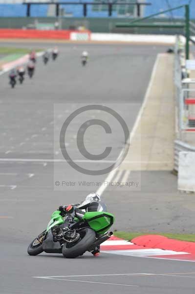 Motorcycle action photographs;Silverstone circuit;Silverstone photographs;Trackday digital images;event digital images;eventdigitalimages;no limits trackday;peter wileman photography;rockingham towcester northamptonshire;trackday;trackday photos