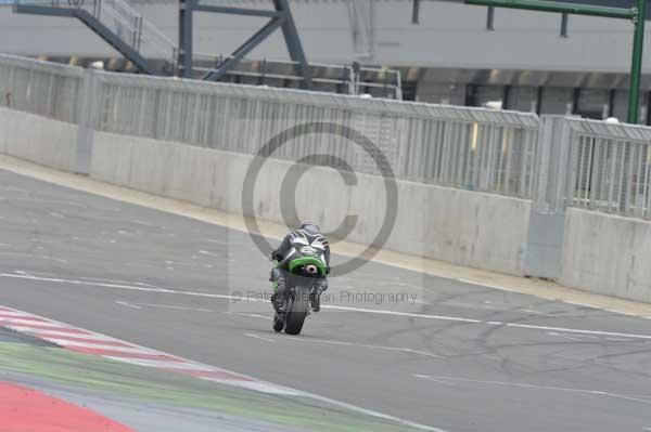 Motorcycle action photographs;Silverstone circuit;Silverstone photographs;Trackday digital images;event digital images;eventdigitalimages;no limits trackday;peter wileman photography;rockingham towcester northamptonshire;trackday;trackday photos
